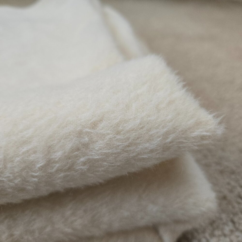 Kuna Baby Alpaca & Wool FUZZY FURRY Wrap - Picture 5 of 15
